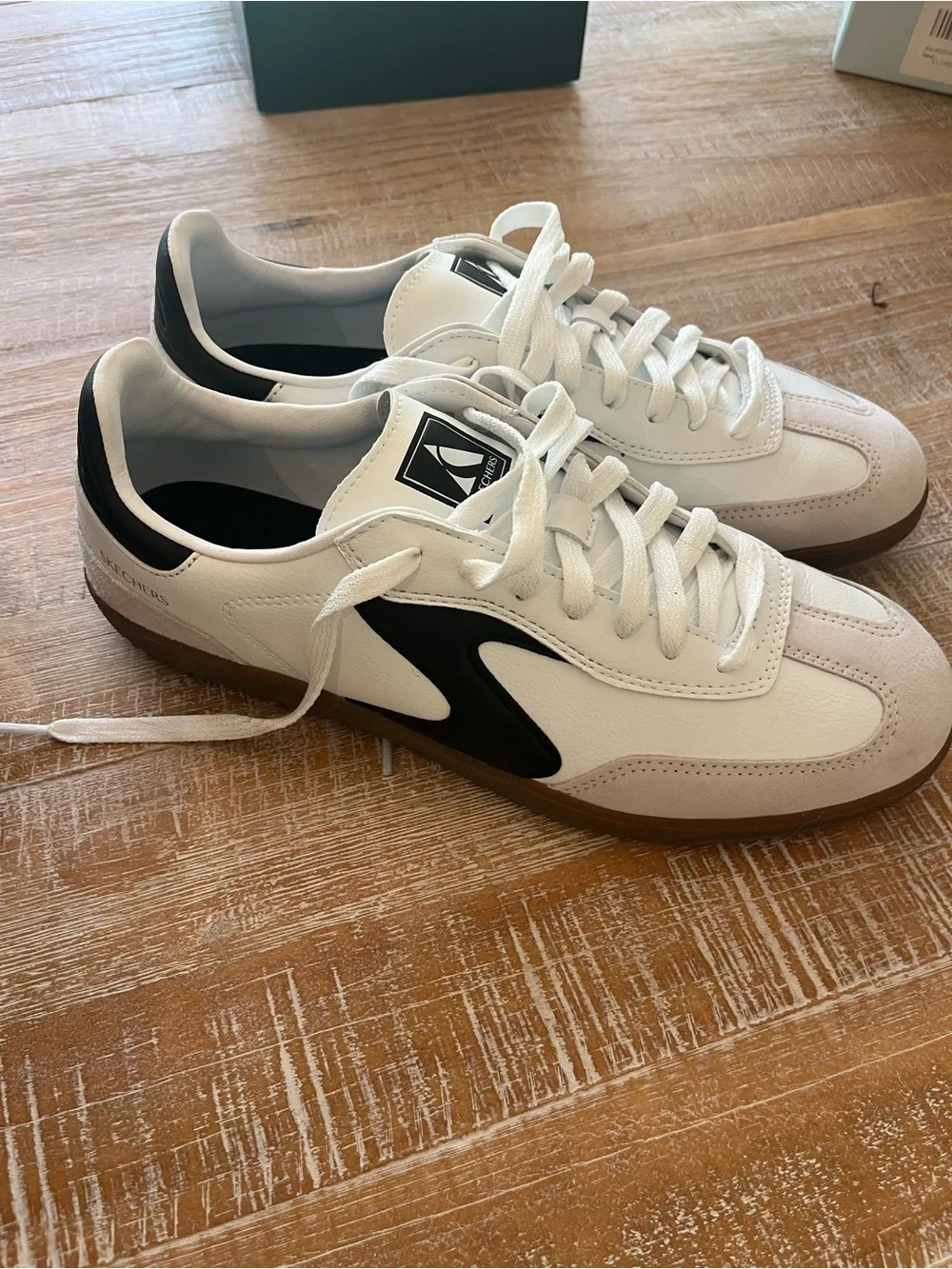 Sketchers Sneakers